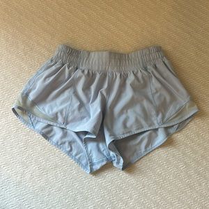 Lululemon Hotty Hot 2.5 in Size 4